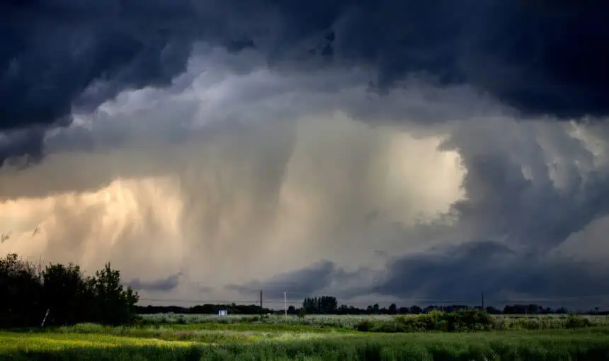 tornado in saskatchewan_3006 - Weather Saskatchewan: tornado activity suspected near Saskatoon