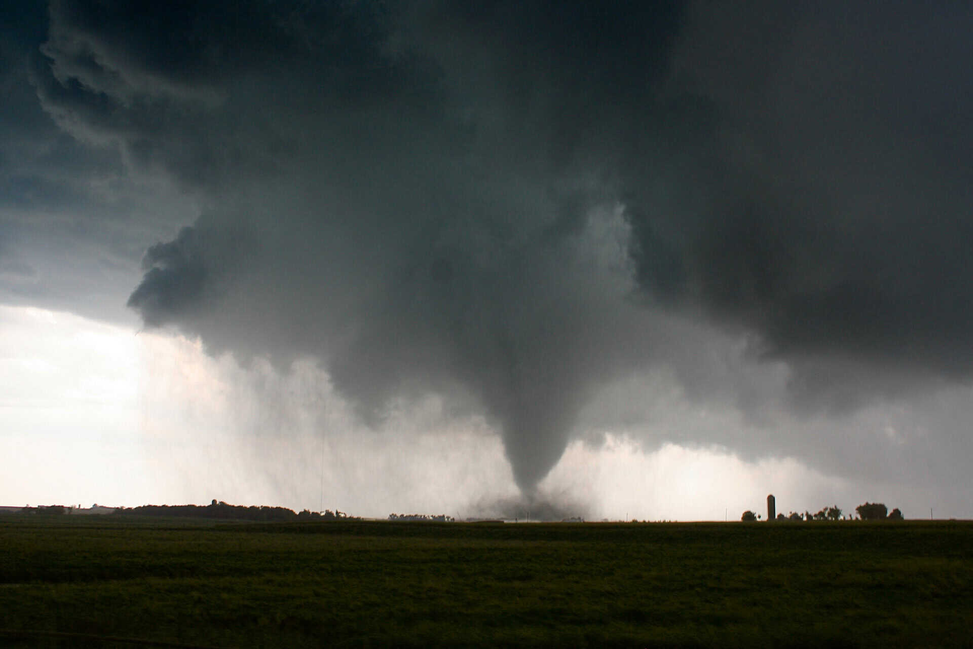 tornado in alberta_0407 - Weather Canada: where it will sizzle most in July 2025